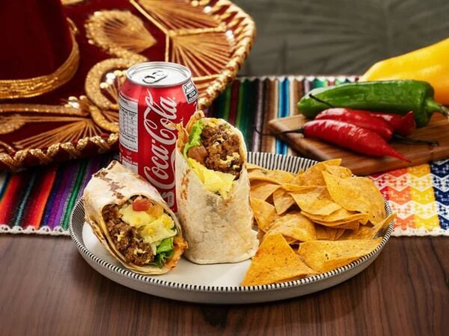 Combo Mex: Burrito + Nachos + Refri