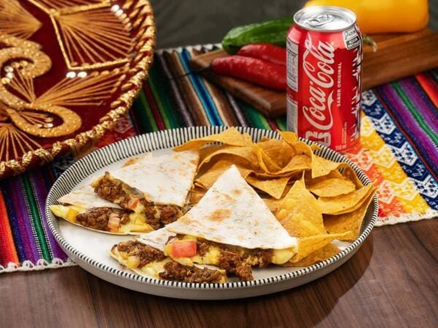Combo Quesadilla Mex: Nachos + Refri